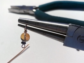 Susan LeGuyader's Barely Contained - Making Bead Link Chain - , Contemporary Wire Jewelry, Making Chain, Chain Making , Jump Rings, Jump Ring, Making Jump Rings, Loops, Wire Loop, Wrapped Wire Loop, Connect together 1 small jump ring